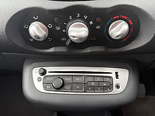 Used 2013 Renault Twingo Dynamique Red - Interior and Exterior details 18