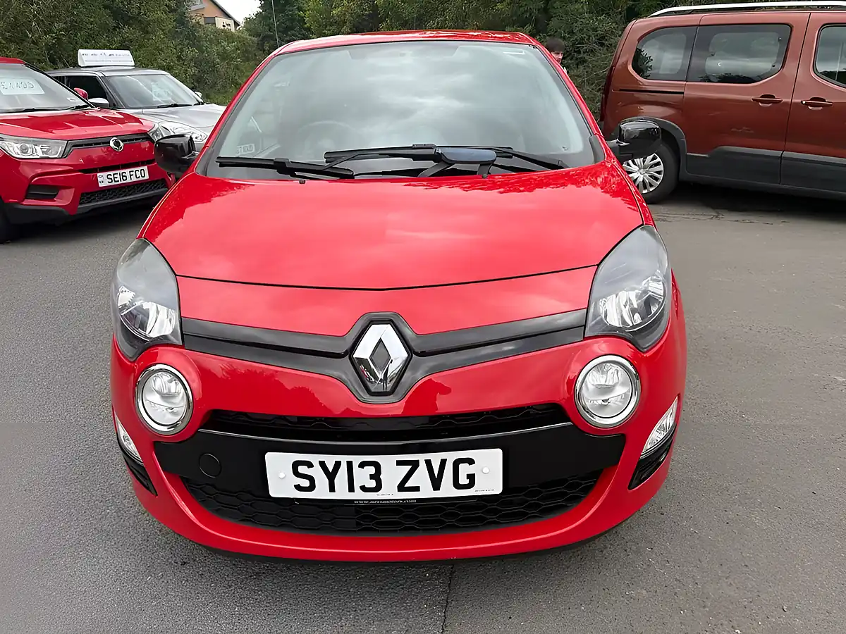 Used 2013 Renault Twingo Dynamique Red - Interior and Exterior details 2