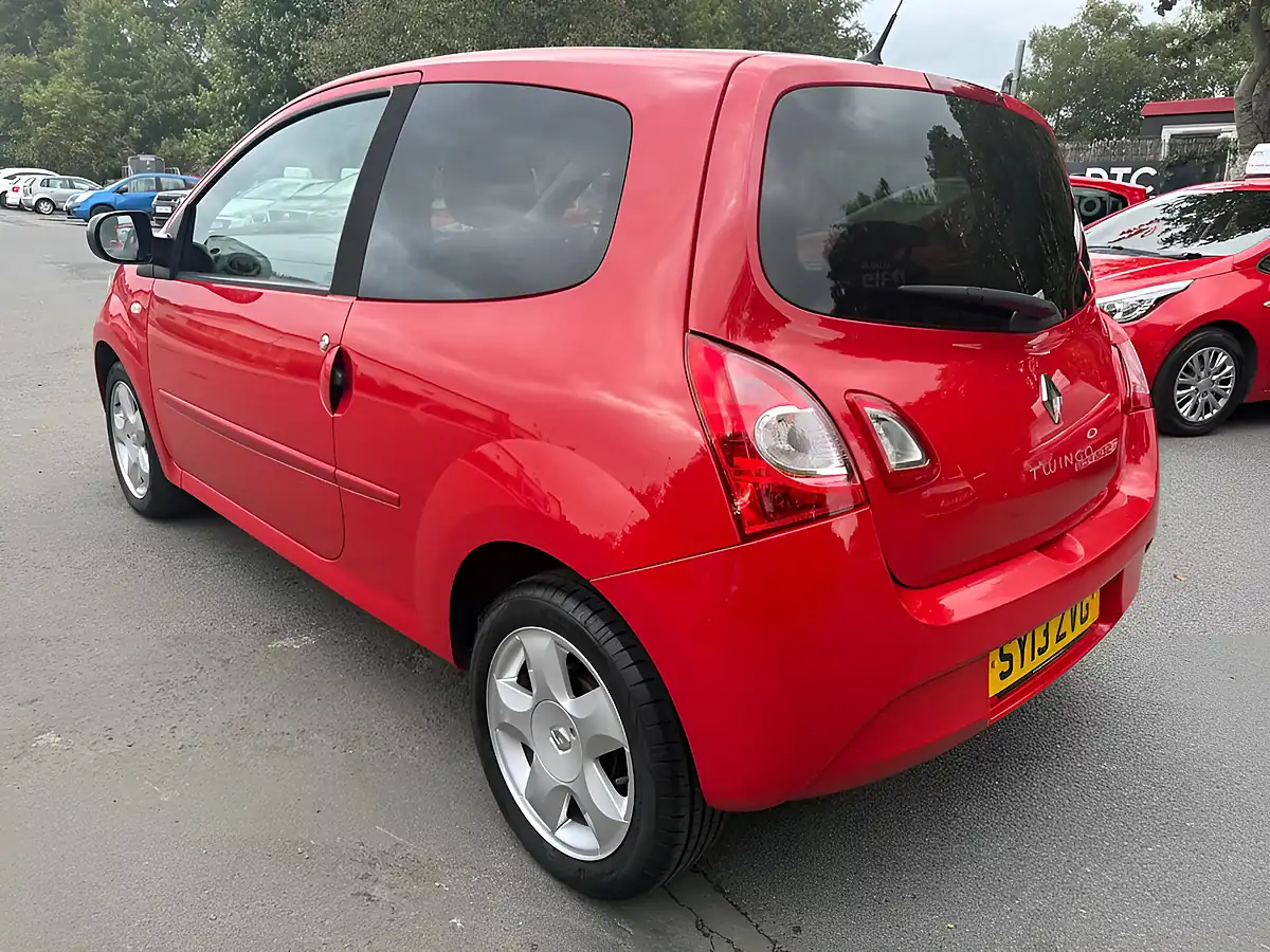 Used 2013 Renault Twingo Dynamique Red - Interior and Exterior details 5