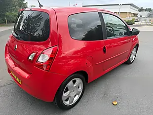 Used 2013 Renault Twingo Dynamique Red - Interior and Exterior details 9