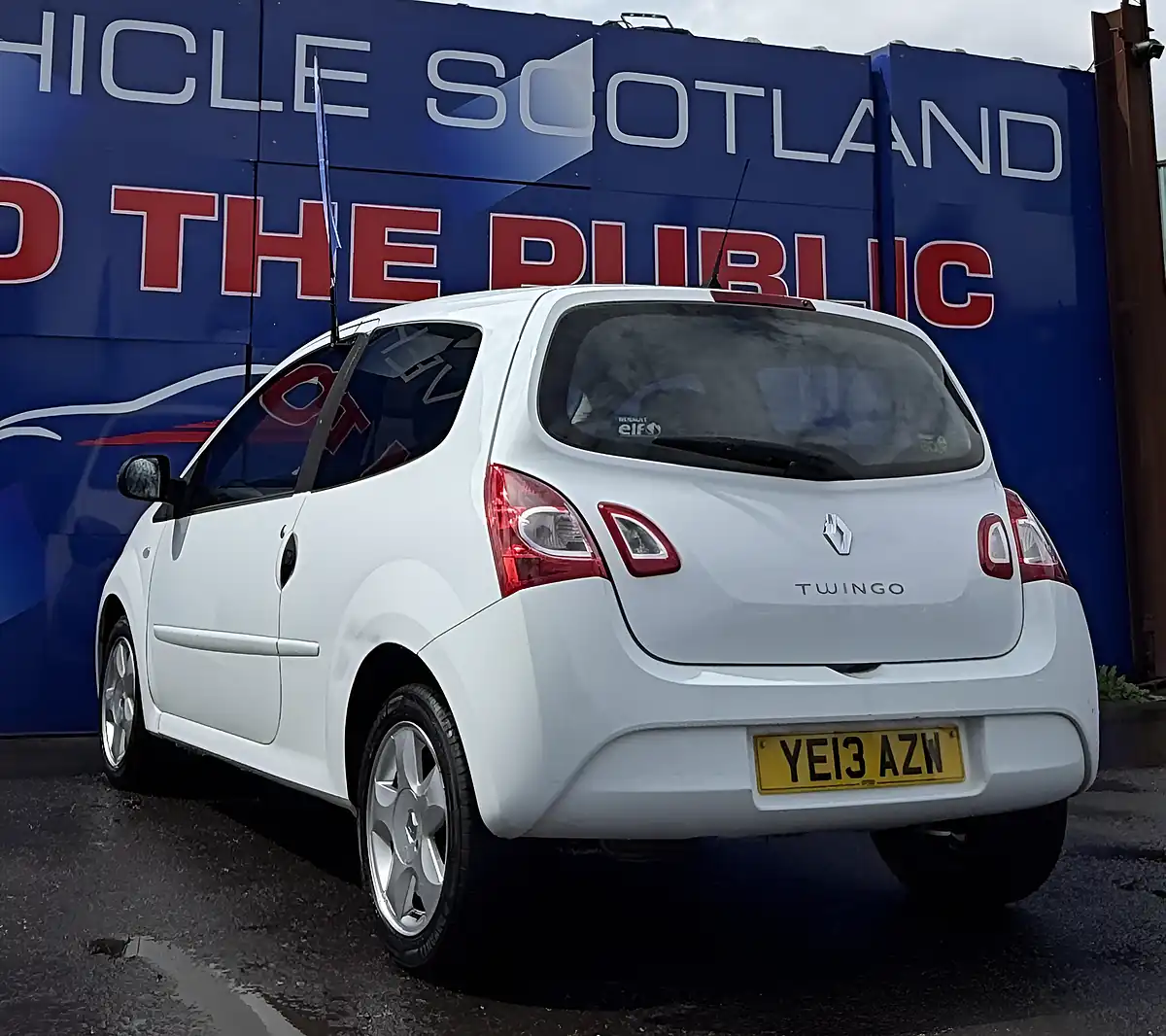 Used 2013 Renault Twingo Dynamique White - Interior and Exterior details 13