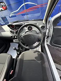 Used 2013 Renault Twingo Dynamique White - Interior and Exterior details 16