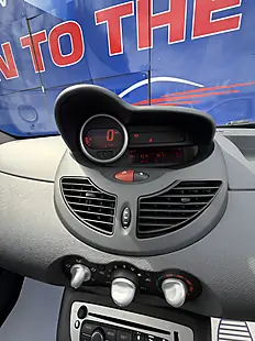 Used 2013 Renault Twingo Dynamique White - Interior and Exterior details 18
