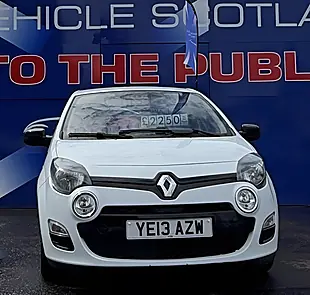 Used 2013 Renault Twingo Dynamique White - Interior and Exterior details 4
