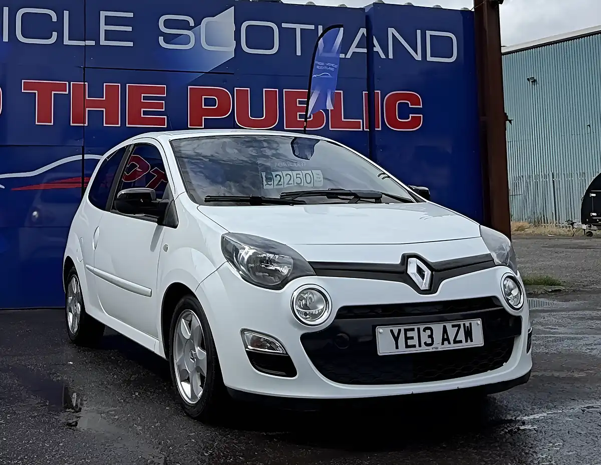 Used 2013 Renault Twingo Dynamique White - Interior and Exterior details 5