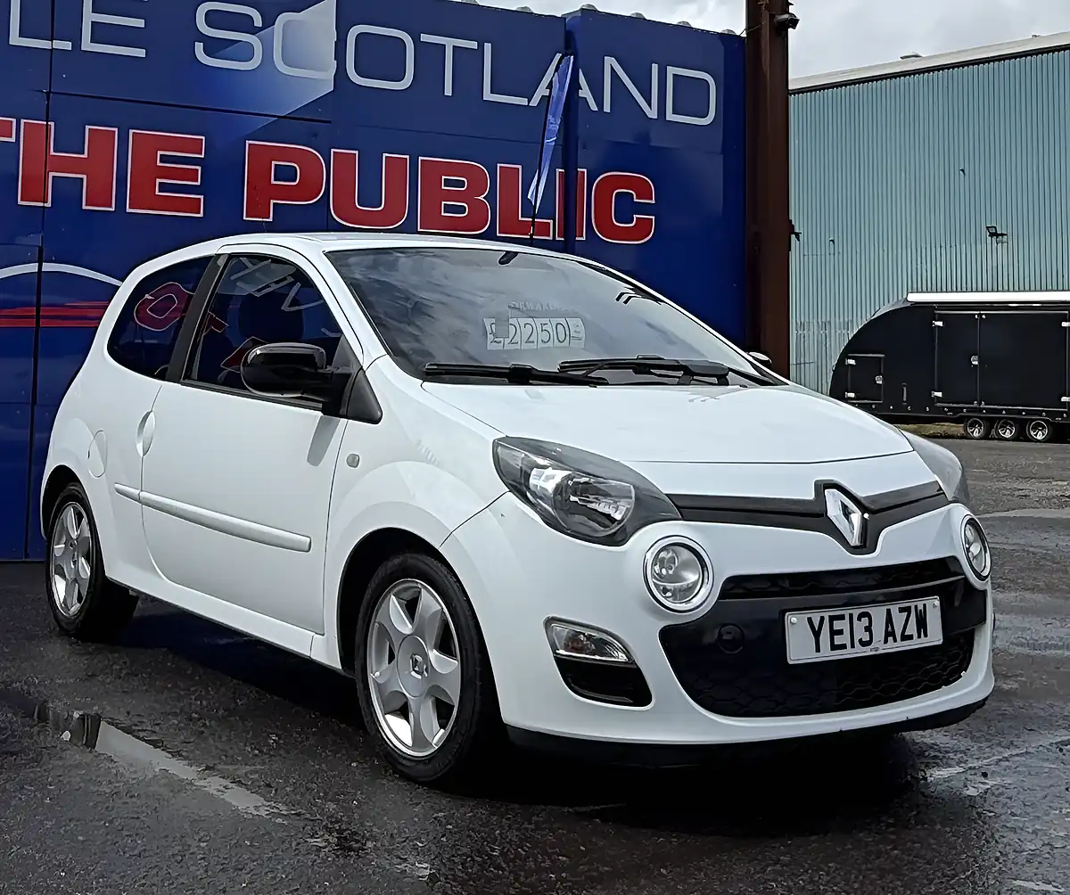 Used 2013 Renault Twingo Dynamique White - Interior and Exterior details 6