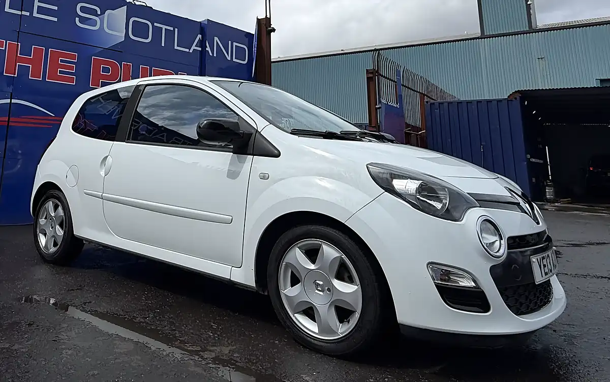 Used 2013 Renault Twingo Dynamique White - Interior and Exterior details 7