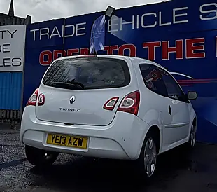 Used 2013 Renault Twingo Dynamique White - Interior and Exterior details 9