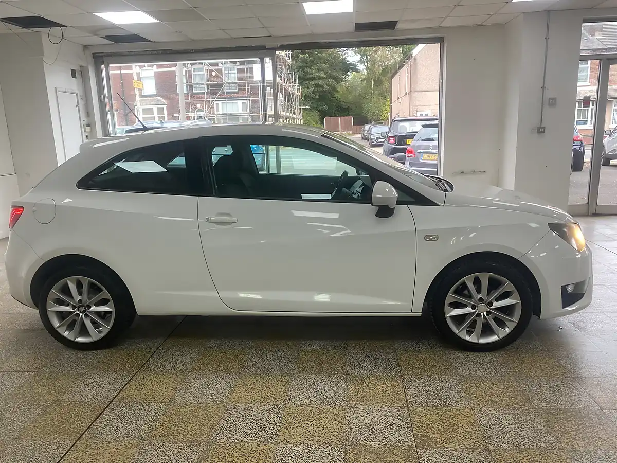 Used 2013 SEAT Ibiza Fr Sport Coupe White - Interior and Exterior details 7