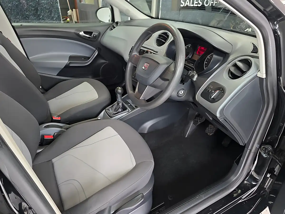 Used 2013 SEAT Ibiza S Black - Interior and Exterior details 5