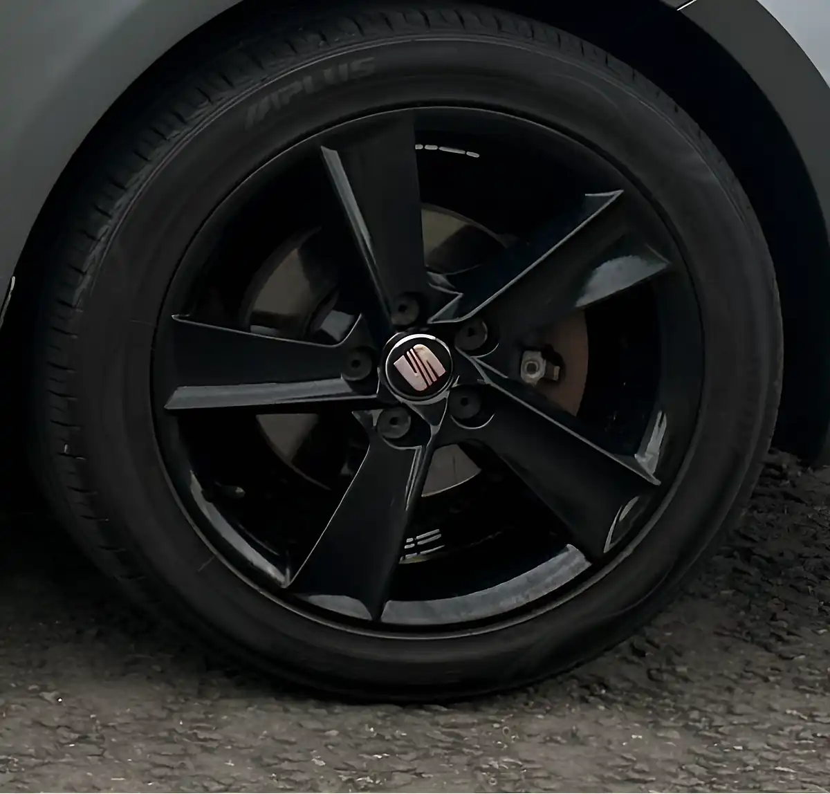 Used 2013 SEAT Ibiza Toca Grey - Interior and Exterior details 9