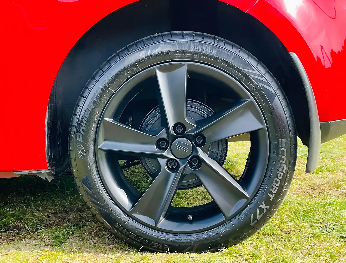 Used 2013 SEAT Ibiza Toca Sport Coupe Emocion Red - Interior and Exterior details 11