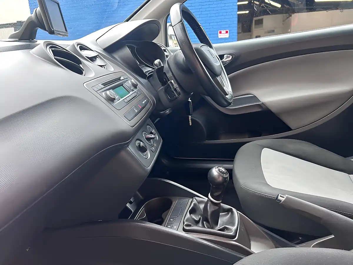 Used 2013 SEAT Ibiza Toca Sport Coupe White - Interior and Exterior details 20