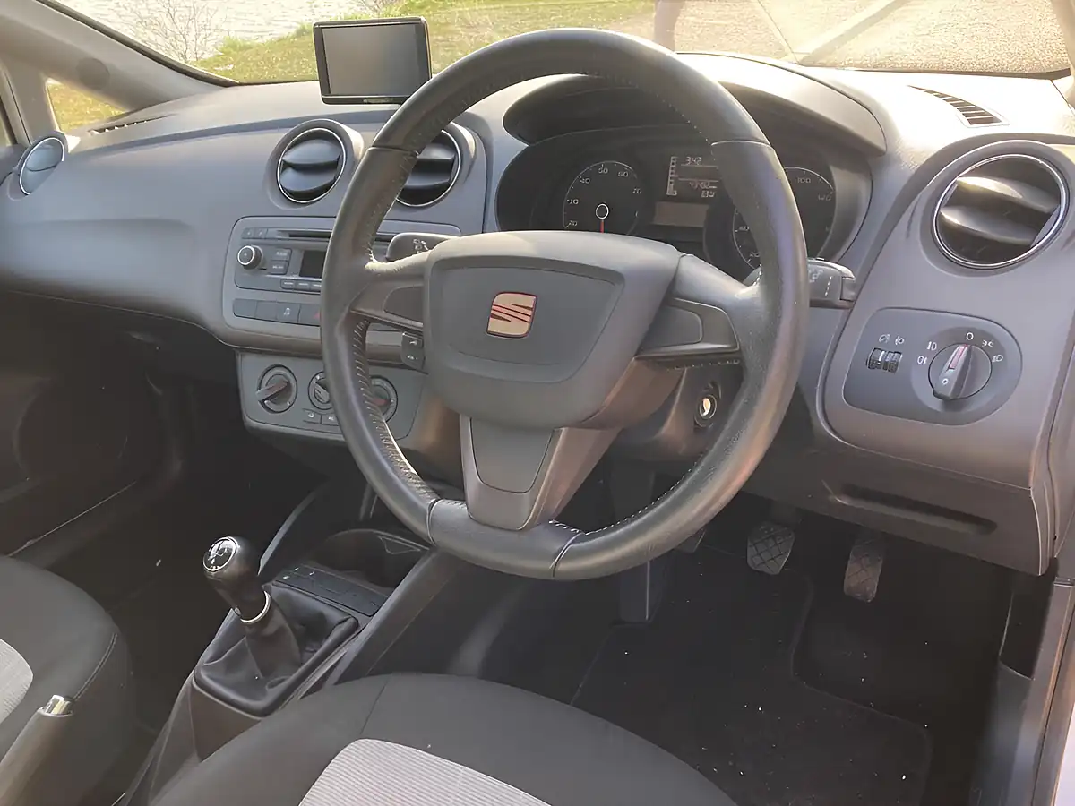 Used 2013 SEAT Ibiza Toca White - Interior and Exterior details 12