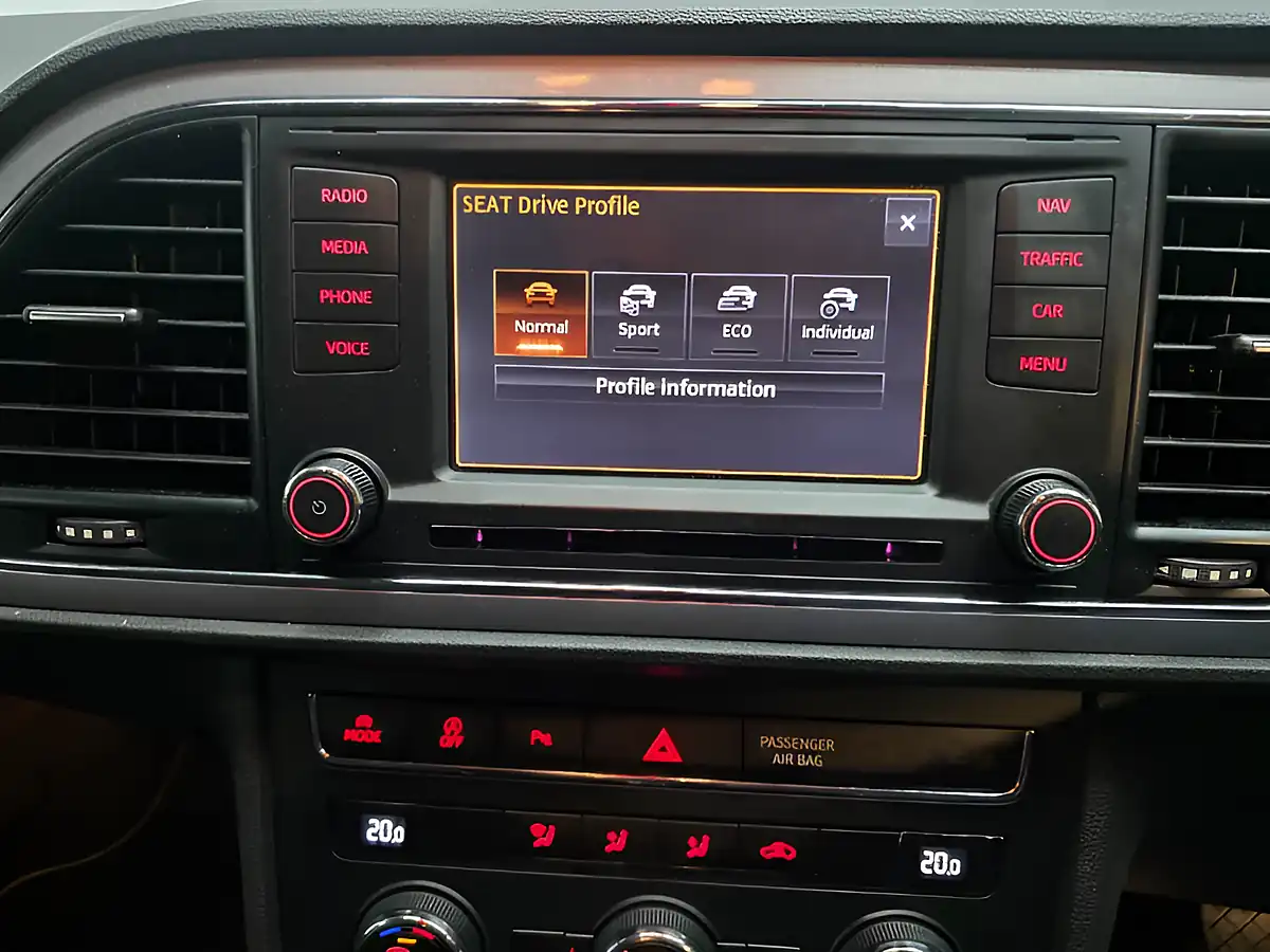 Used 2013 SEAT Leon Fr Technology Pack White - Interior and Exterior details 17