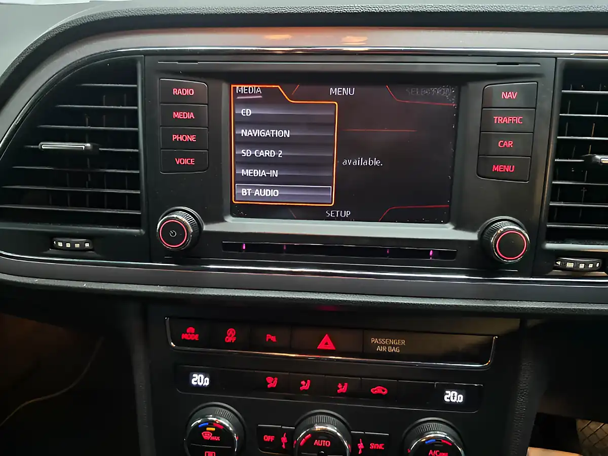 Used 2013 SEAT Leon Fr Technology Pack White - Interior and Exterior details 18