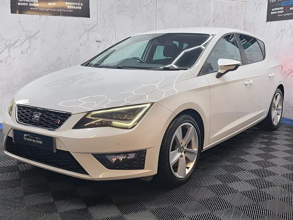 Used 2013 SEAT Leon Fr Technology Pack White - Interior and Exterior details 4