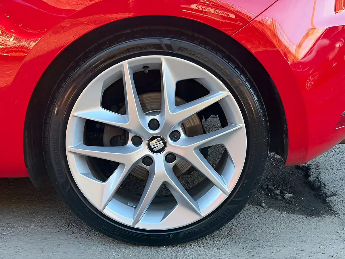 Used 2013 SEAT Leon Fr Technology Red - Interior and Exterior details 10