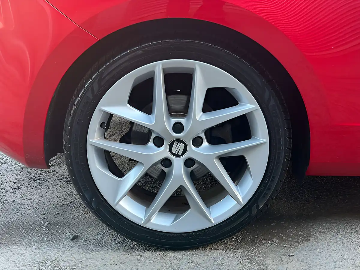 Used 2013 SEAT Leon Fr Technology Red - Interior and Exterior details 11