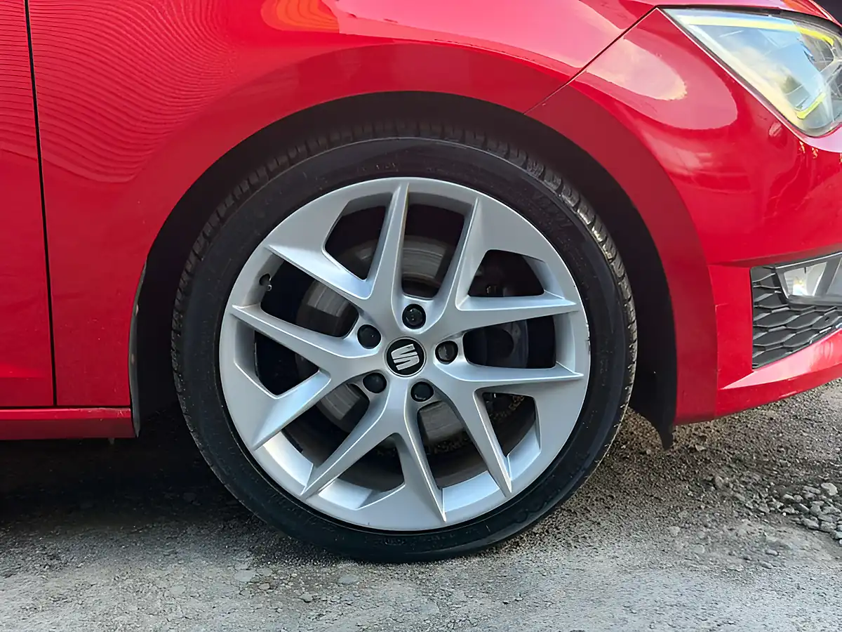 Used 2013 SEAT Leon Fr Technology Red - Interior and Exterior details 12