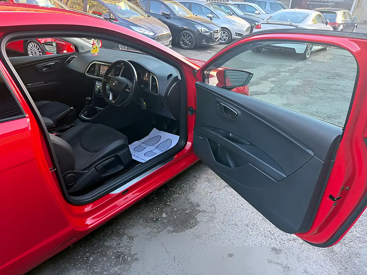 Used 2013 SEAT Leon Fr Technology Red - Interior and Exterior details 13