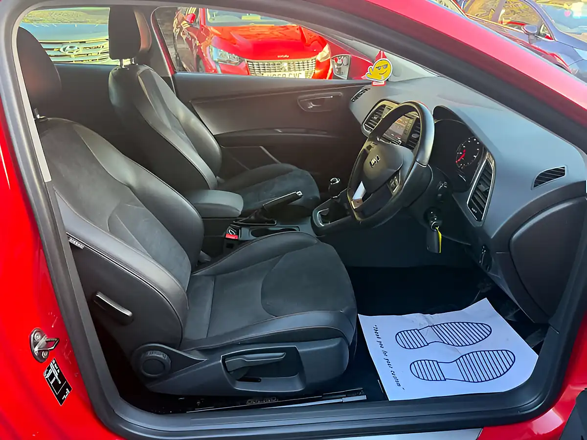Used 2013 SEAT Leon Fr Technology Red - Interior and Exterior details 15
