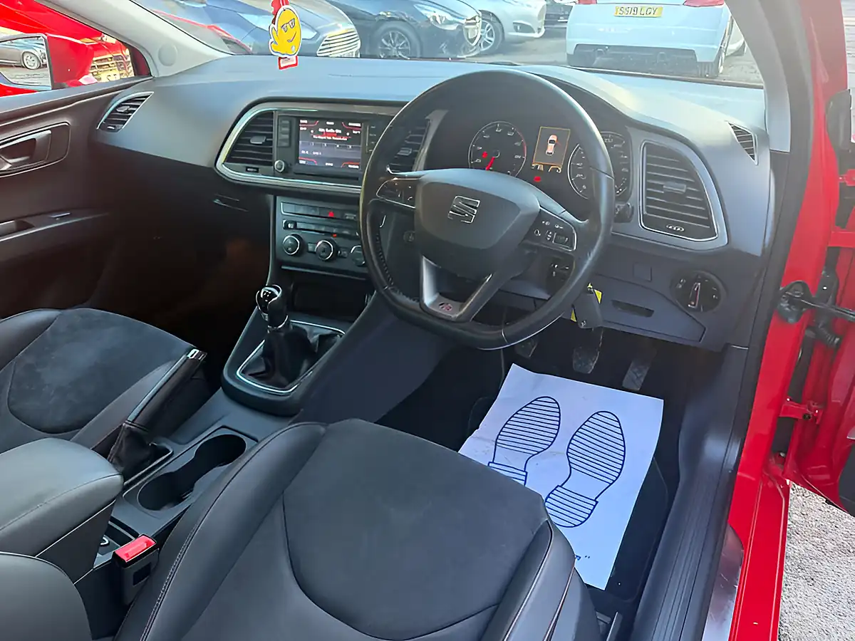 Used 2013 SEAT Leon Fr Technology Red - Interior and Exterior details 16