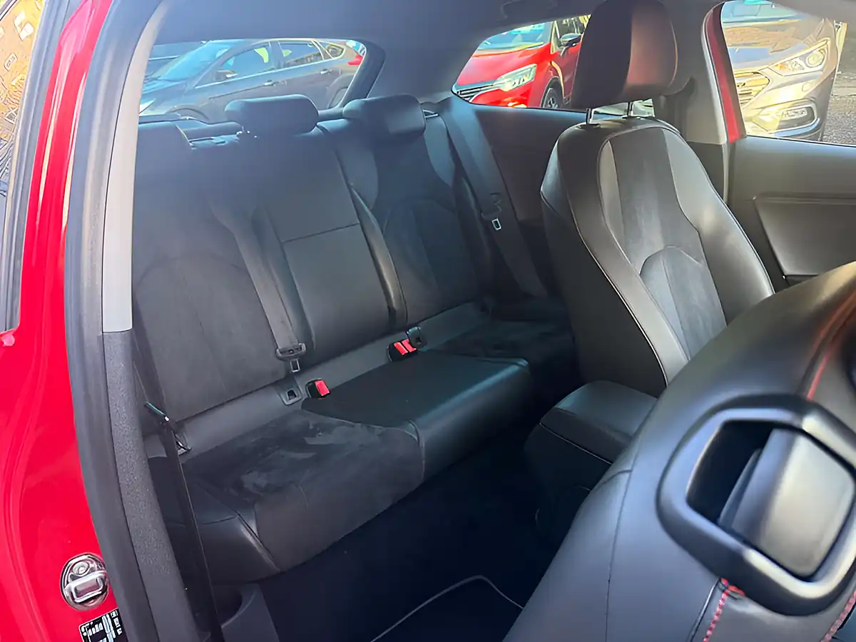 Used 2013 SEAT Leon Fr Technology Red - Interior and Exterior details 17