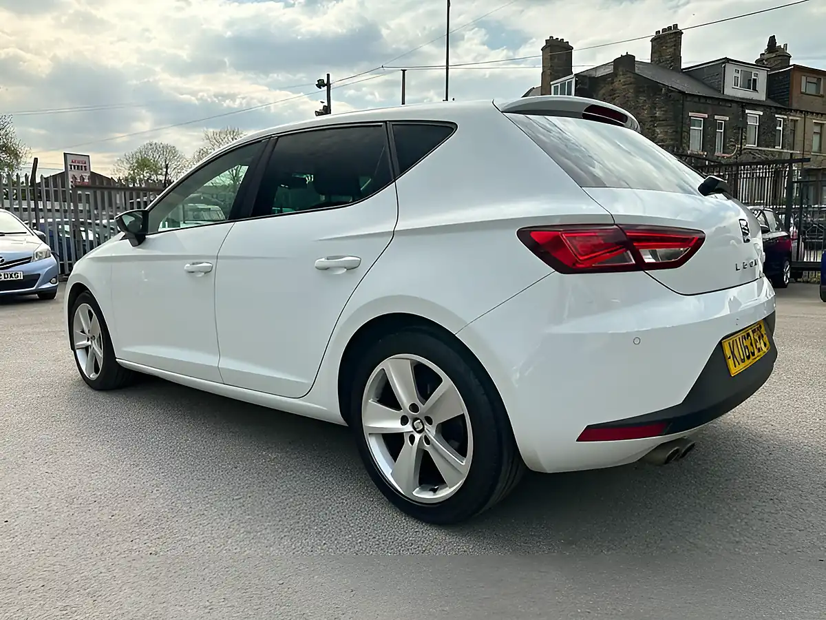 Used 2013 SEAT Leon Fr White - Interior and Exterior details 11