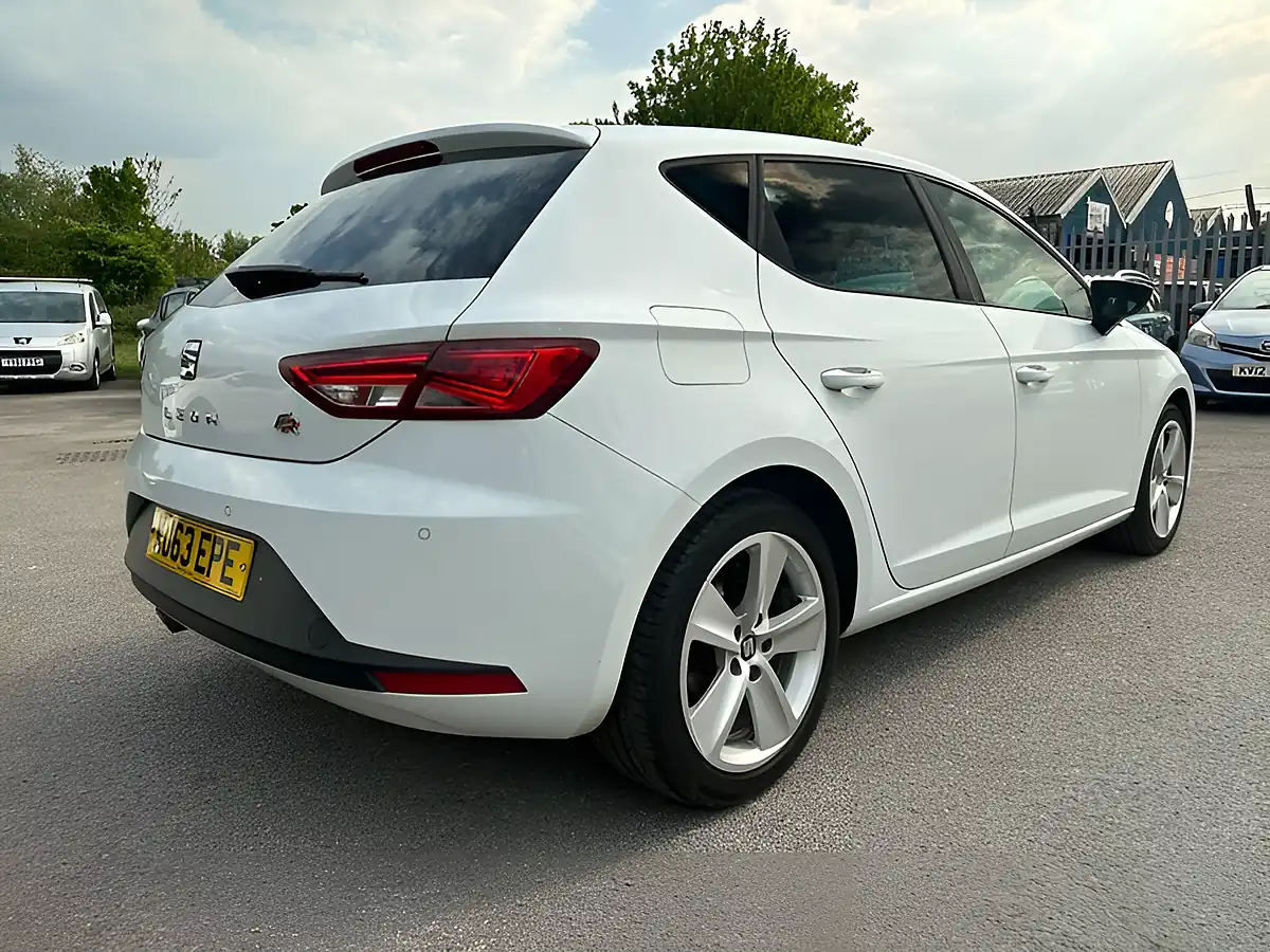 Used 2013 SEAT Leon Fr White - Interior and Exterior details 12