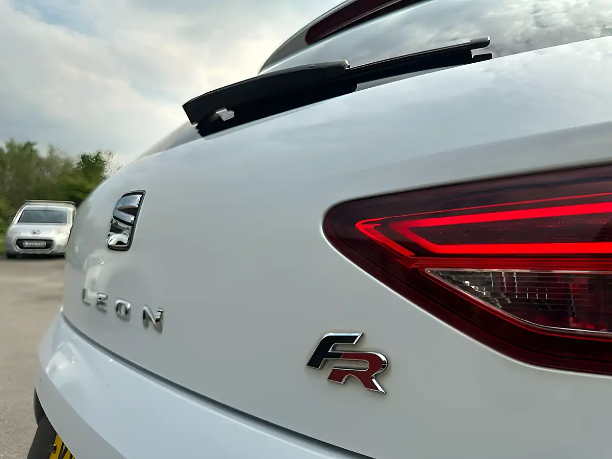 Used 2013 SEAT Leon Fr White - Interior and Exterior details 14