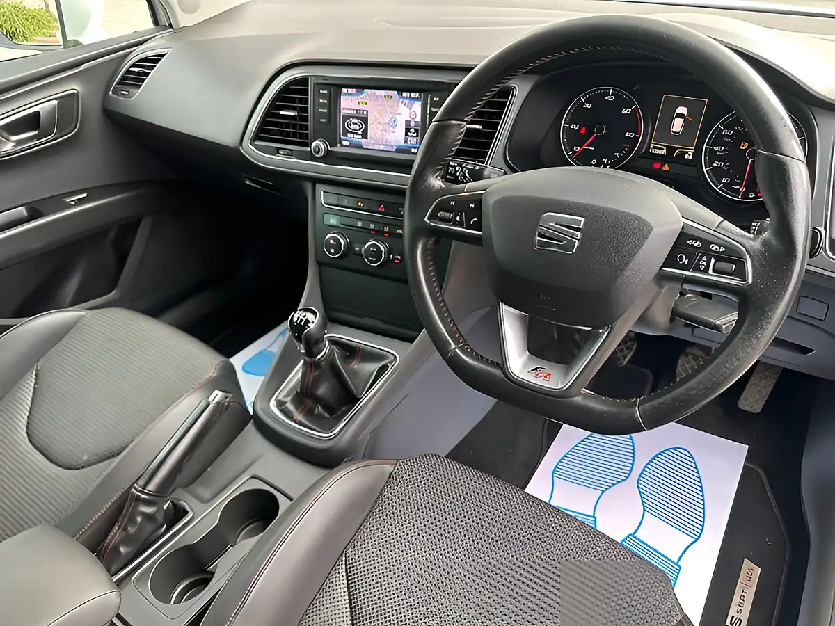 Used 2013 SEAT Leon Fr White - Interior and Exterior details 2