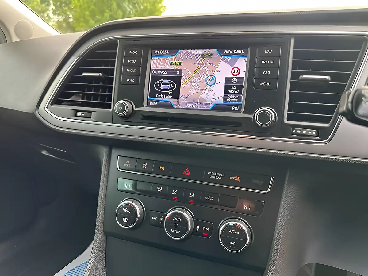Used 2013 SEAT Leon Fr White - Interior and Exterior details 7
