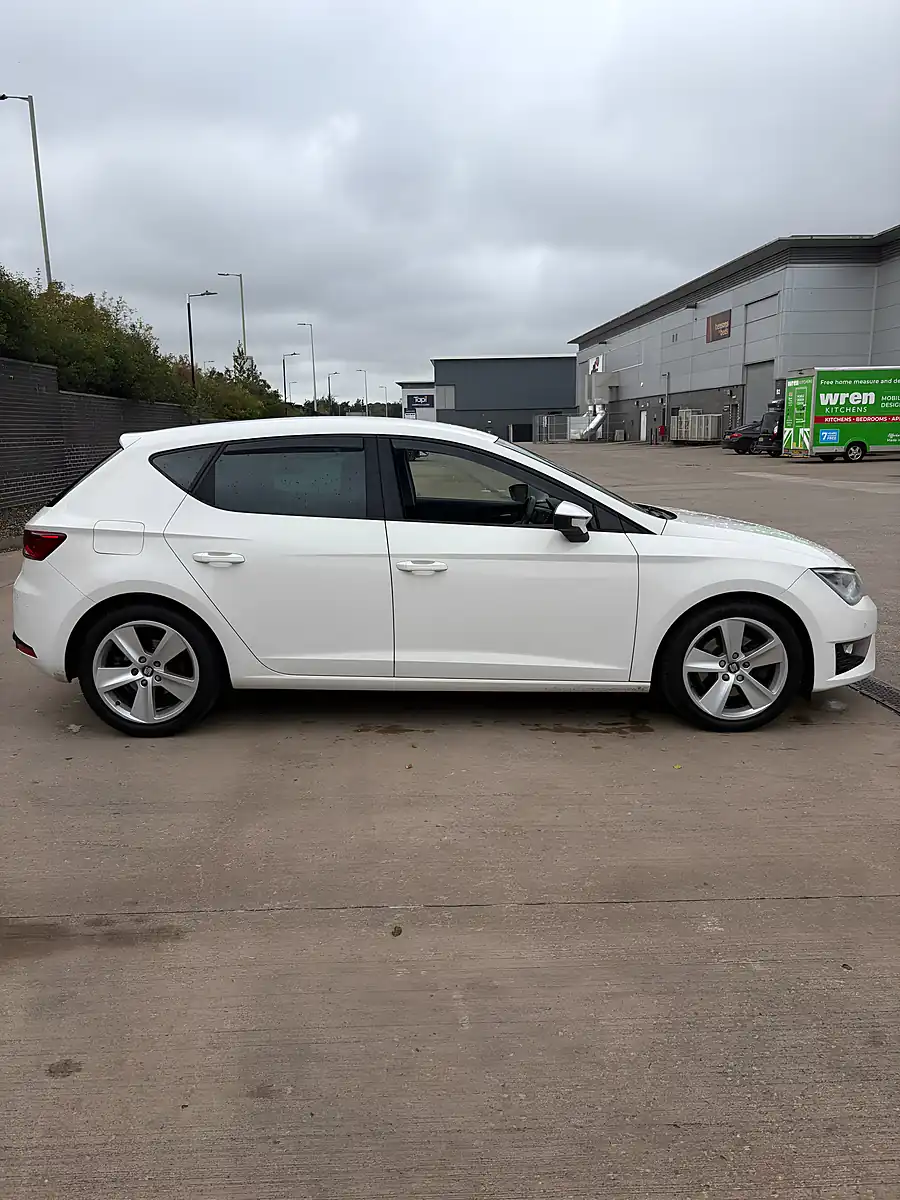 Used 2013 SEAT Leon Fr White - Interior and Exterior details 5