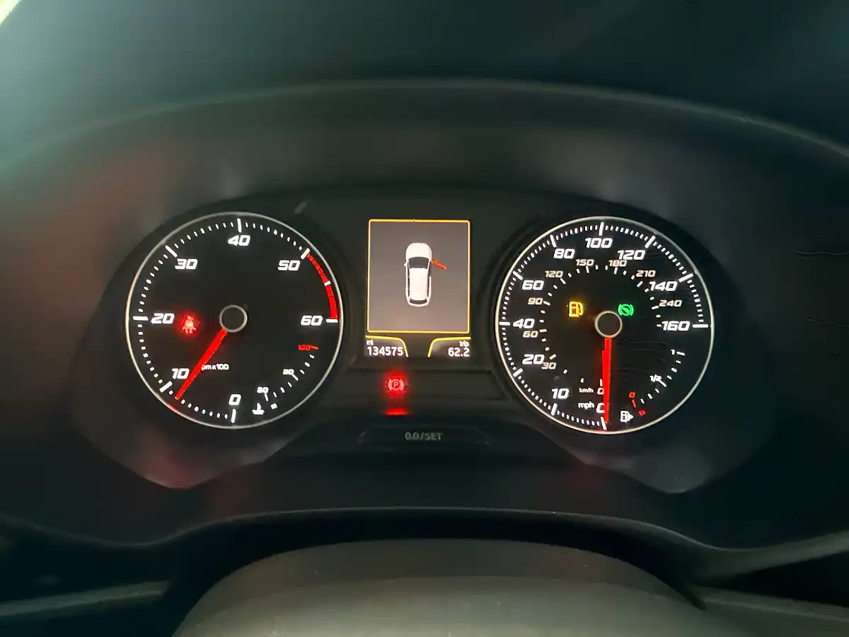 Used 2013 SEAT Leon Se Grey - Interior and Exterior details 19