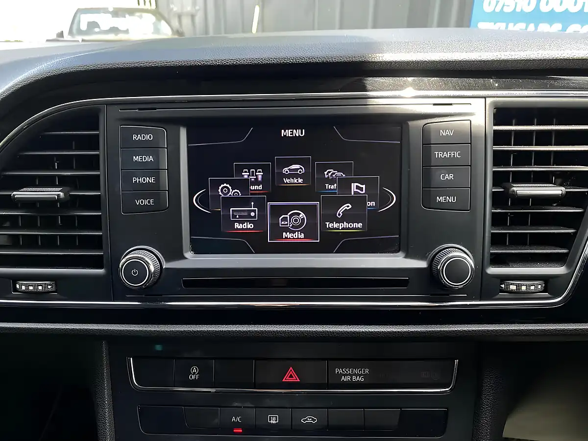 Used 2013 SEAT Leon Se Red - Interior and Exterior details 14