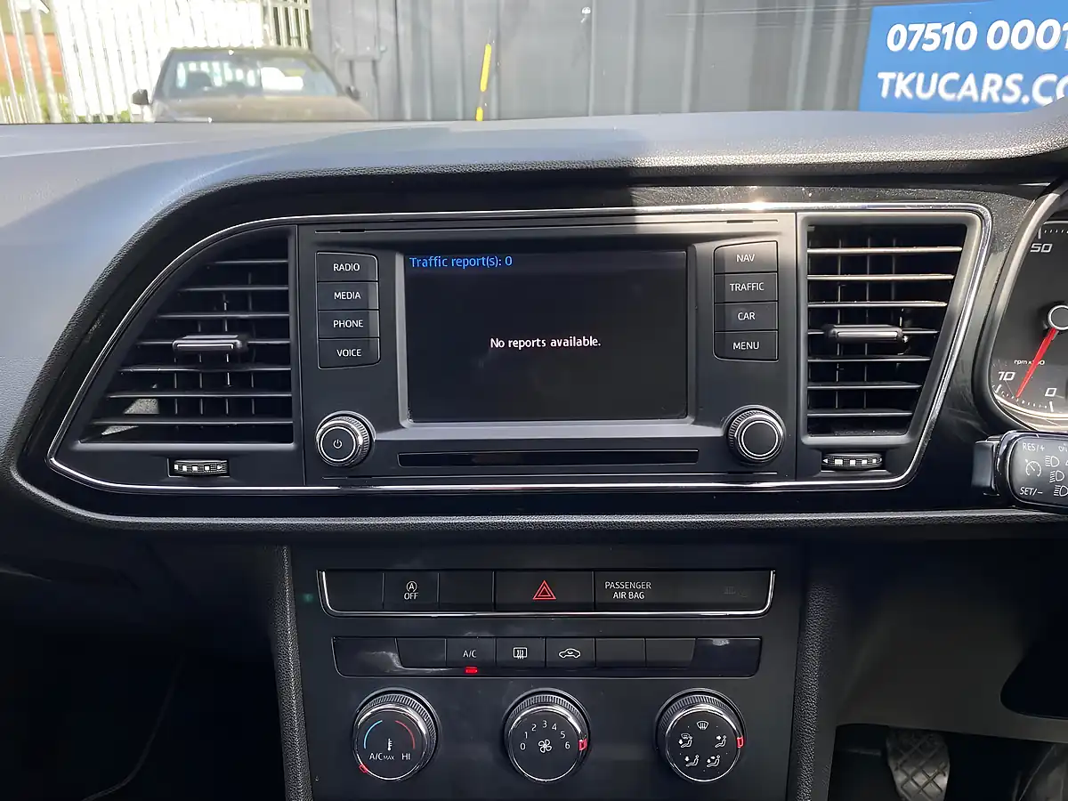 Used 2013 SEAT Leon Se Red - Interior and Exterior details 16