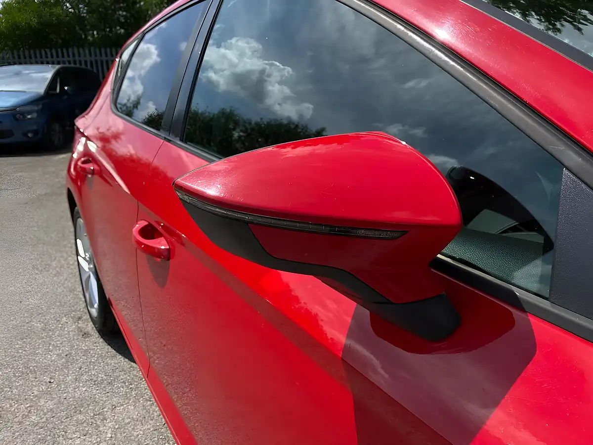 Used 2013 SEAT Leon Se Red - Interior and Exterior details 17