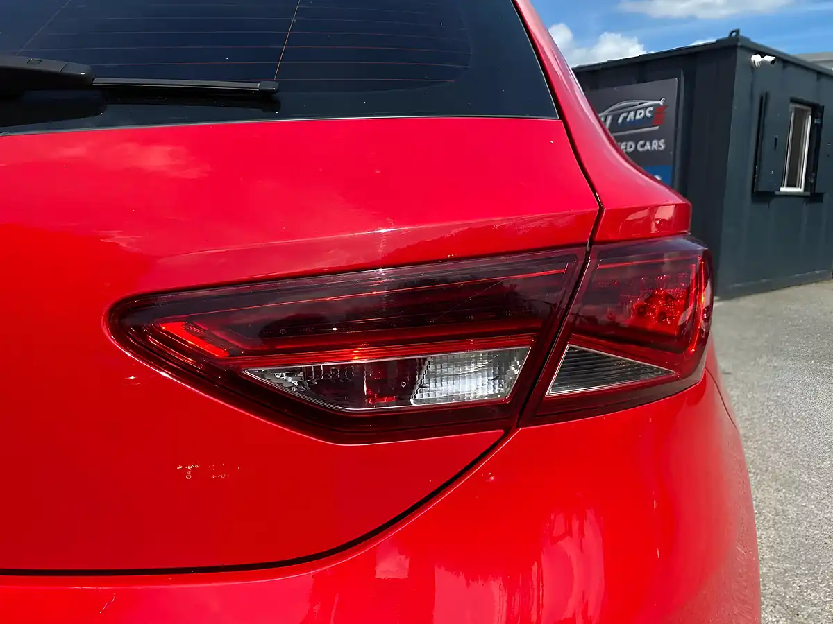 Used 2013 SEAT Leon Se Red - Interior and Exterior details 19