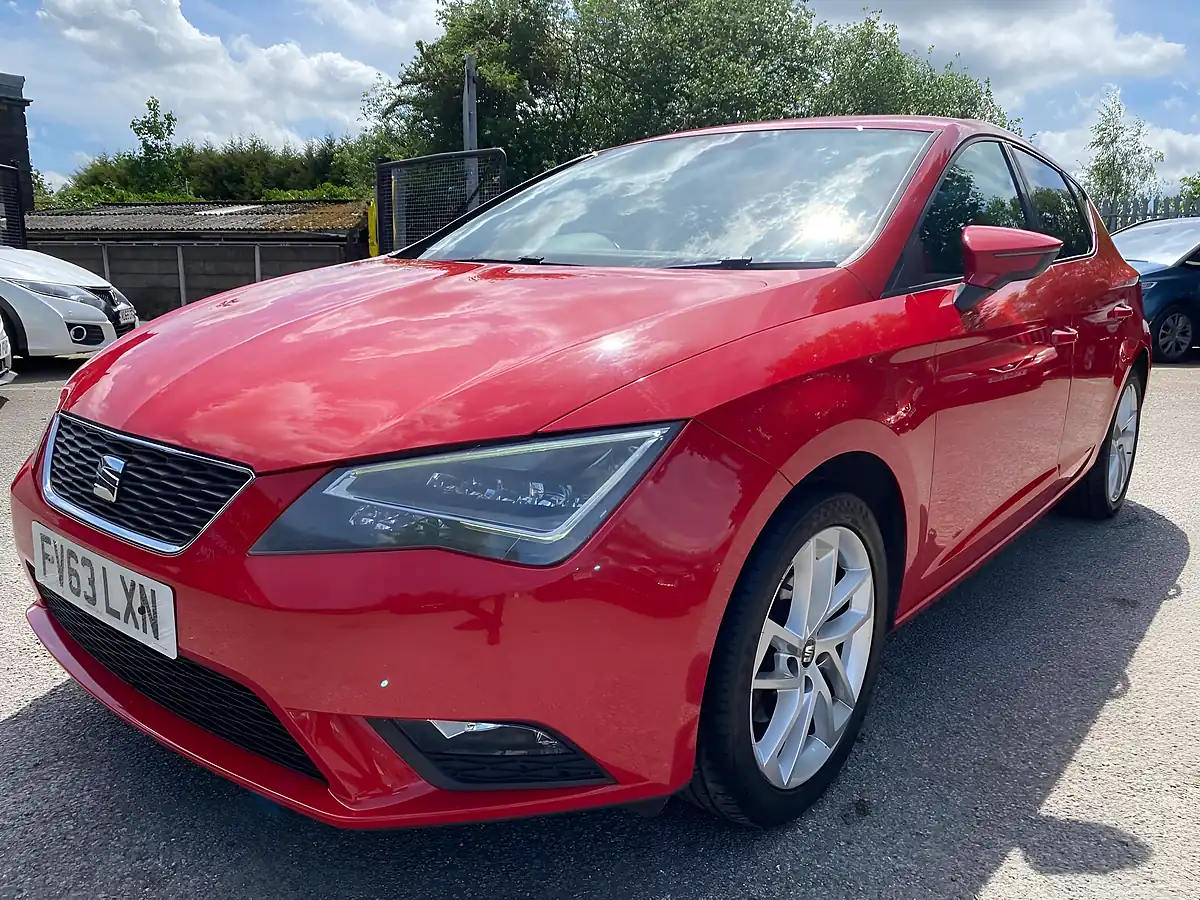 Used 2013 SEAT Leon Se Red - Interior and Exterior details 3