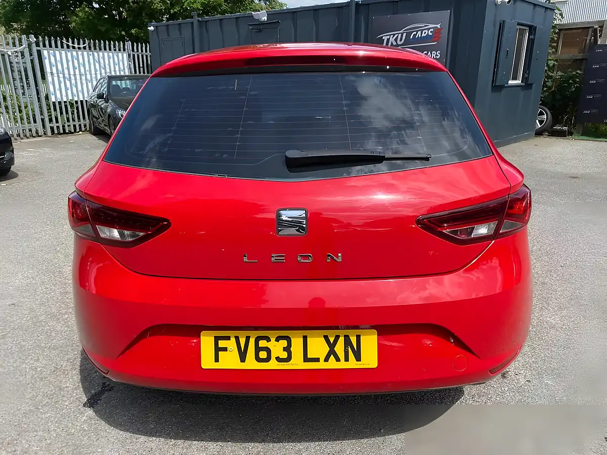 Used 2013 SEAT Leon Se Red - Interior and Exterior details 6