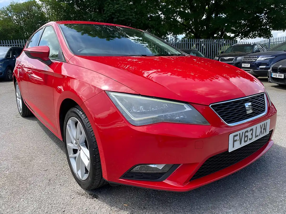 Used 2013 SEAT Leon Se Red - Interior and Exterior details 9