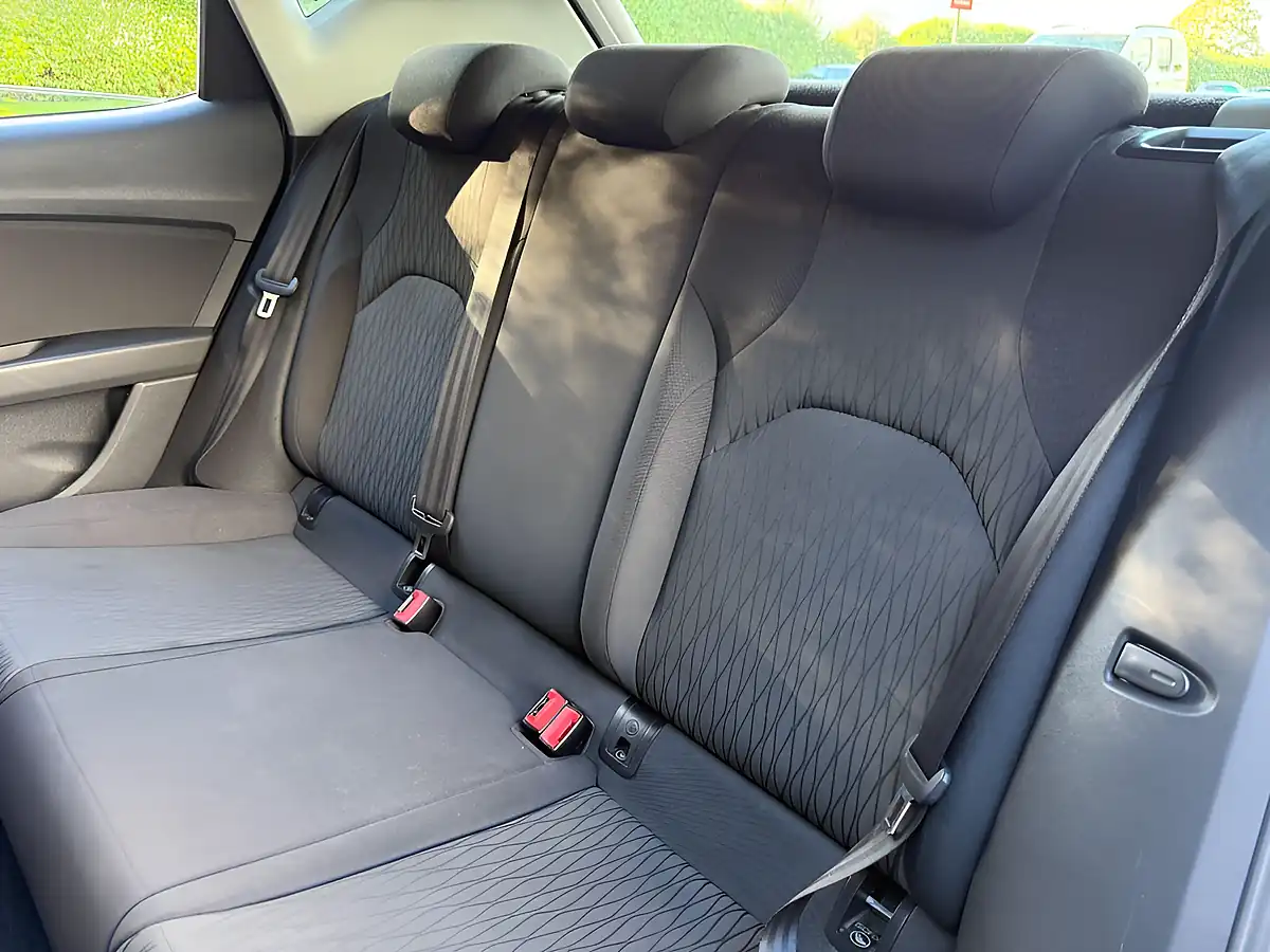 Used 2013 SEAT Leon Se White - Interior and Exterior details 13