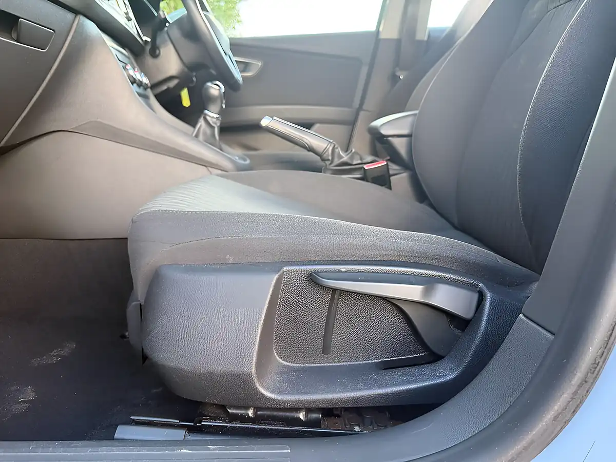 Used 2013 SEAT Leon Se White - Interior and Exterior details 14