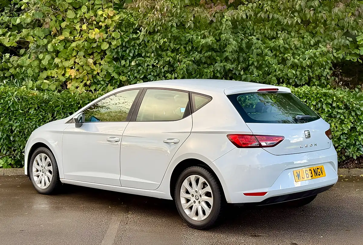 Used 2013 SEAT Leon Se White - Interior and Exterior details 3