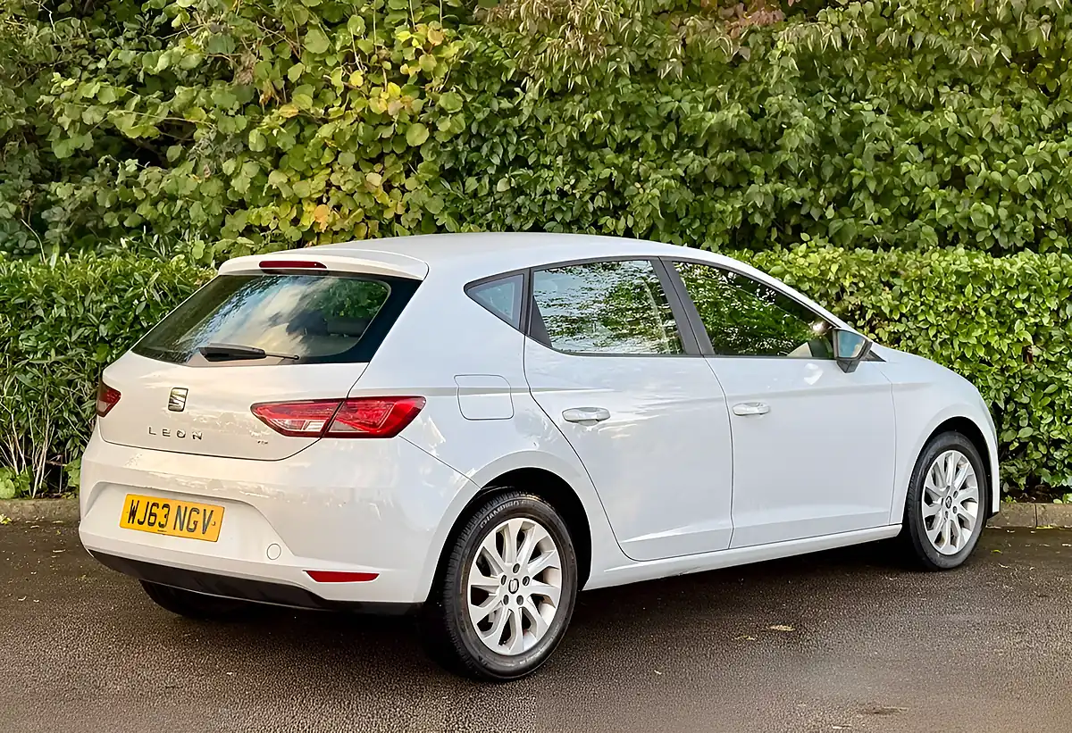 Used 2013 SEAT Leon Se White - Interior and Exterior details 4