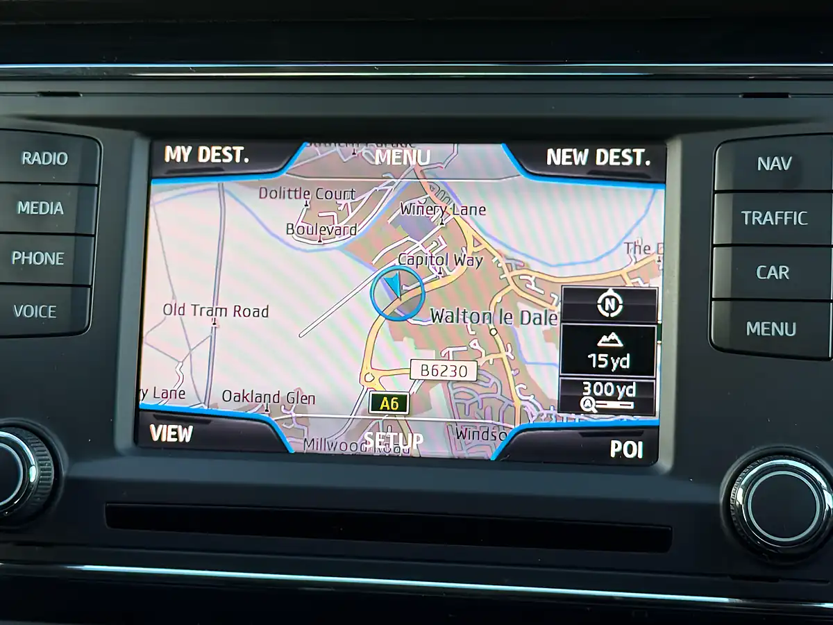Used 2013 SEAT Leon Se White - Interior and Exterior details 7