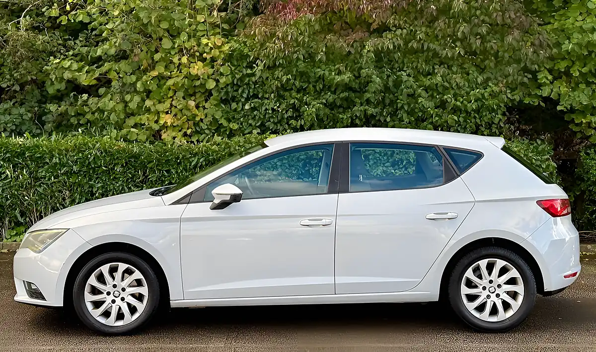 Used 2013 SEAT Leon Se White - Interior and Exterior details 8