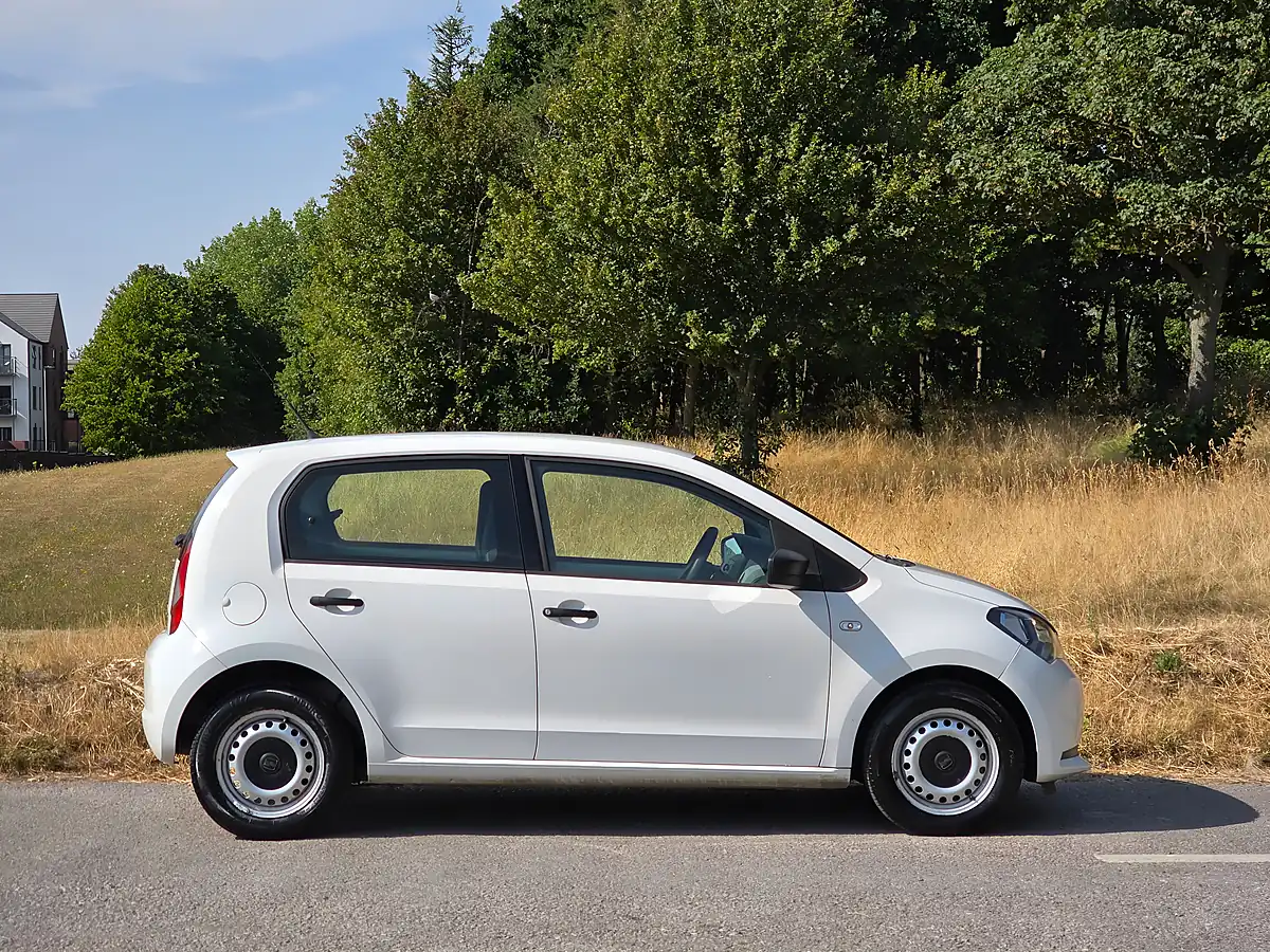 Used 2013 SEAT Mii S White - Interior and Exterior details 8
