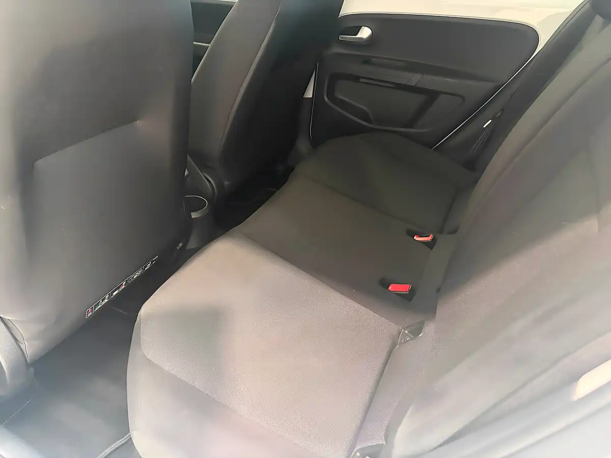 Used 2013 SEAT Mii Se White - Interior and Exterior details 16